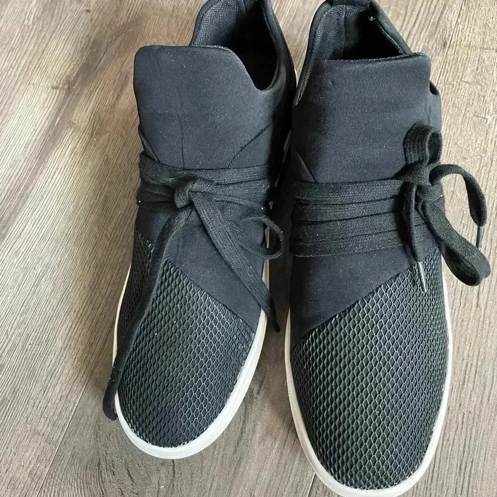 Steve Madden Lancer Men black sneakers US 9.5, NWOT